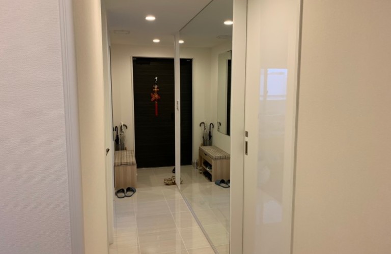 横浜市川崎　デザイン鏡の取付後