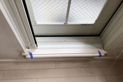 ペットに窓枠かじられた・・・！