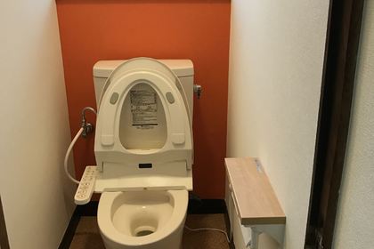 トイレの壁紙・床・本体のリフォーム