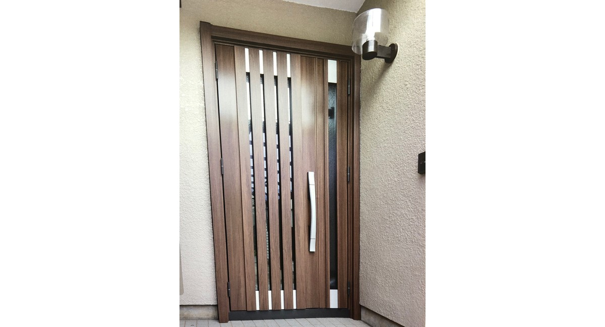 玄関ドア　交換リフォーム　新宿