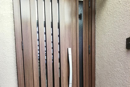 玄関ドア　交換リフォーム　新宿