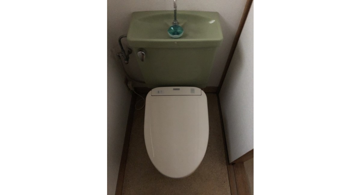 文京区 トイレ交換リフォーム 前 トイレ 新宿の当リフォーム会社の実際に施工したものを紹介